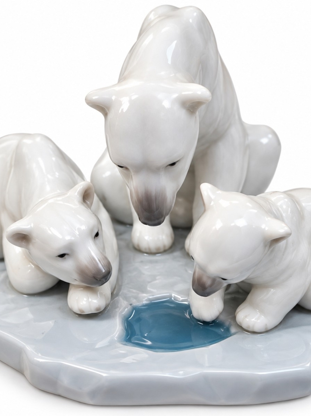 Vintage Llardro #1443 "Bearly Love"